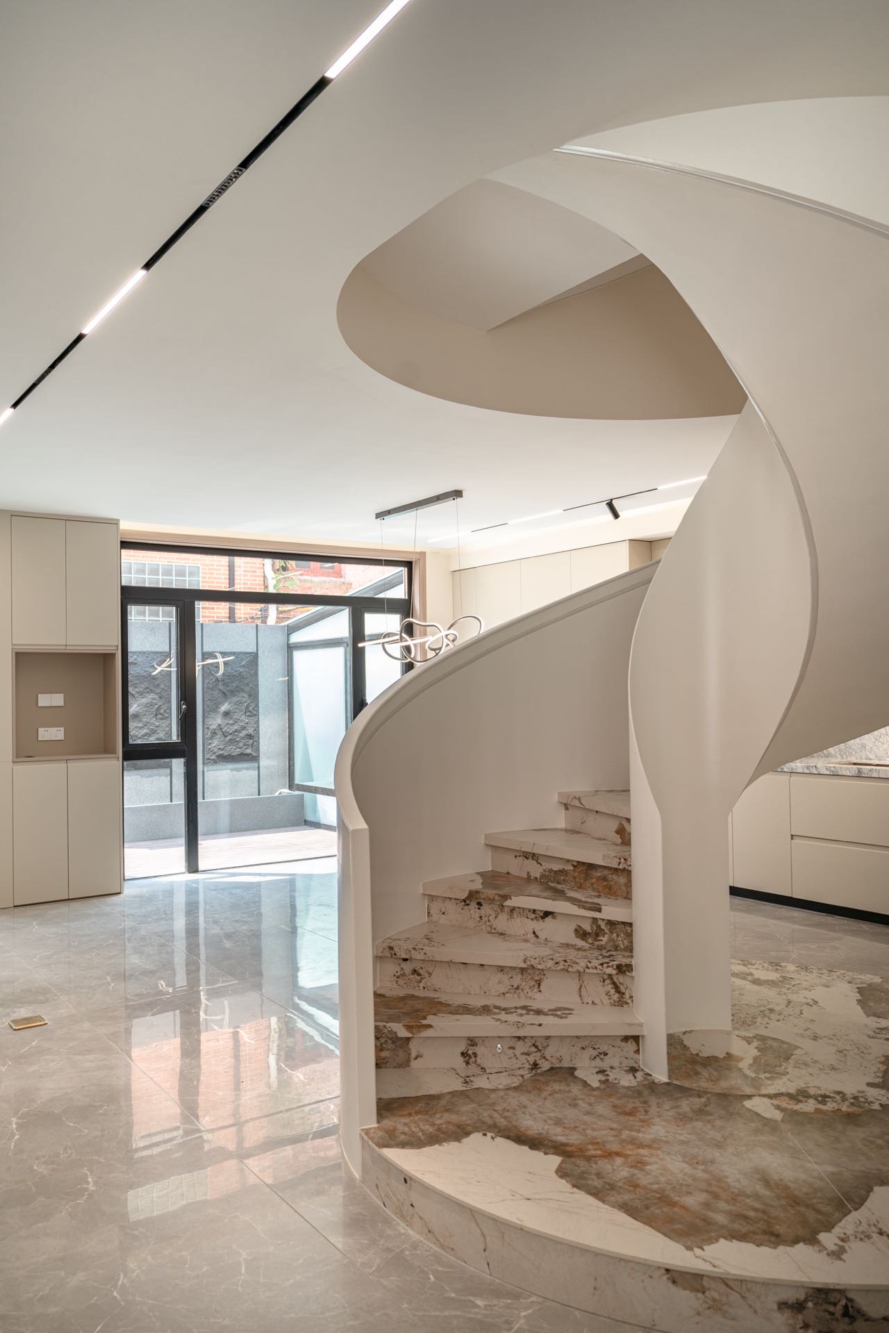 中意小区整栋双开间新里！带高额租金