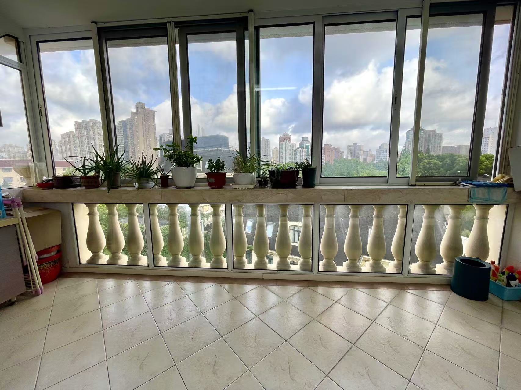 永嘉路  太原别墅 小白楼 电梯大平层 一层两户