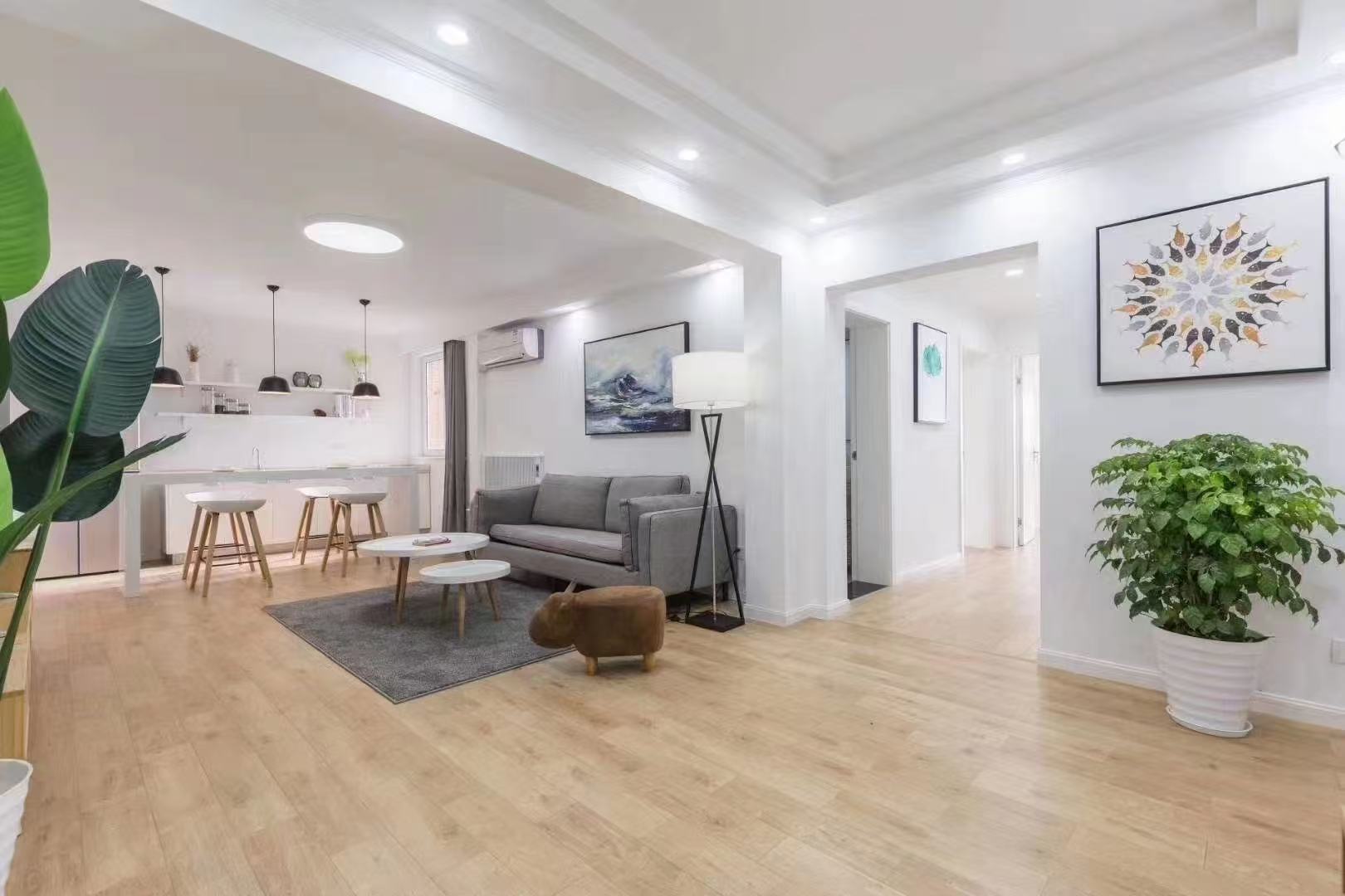 新乐路东湖路    电梯小高层    高区景观房  全朝南，带阳台