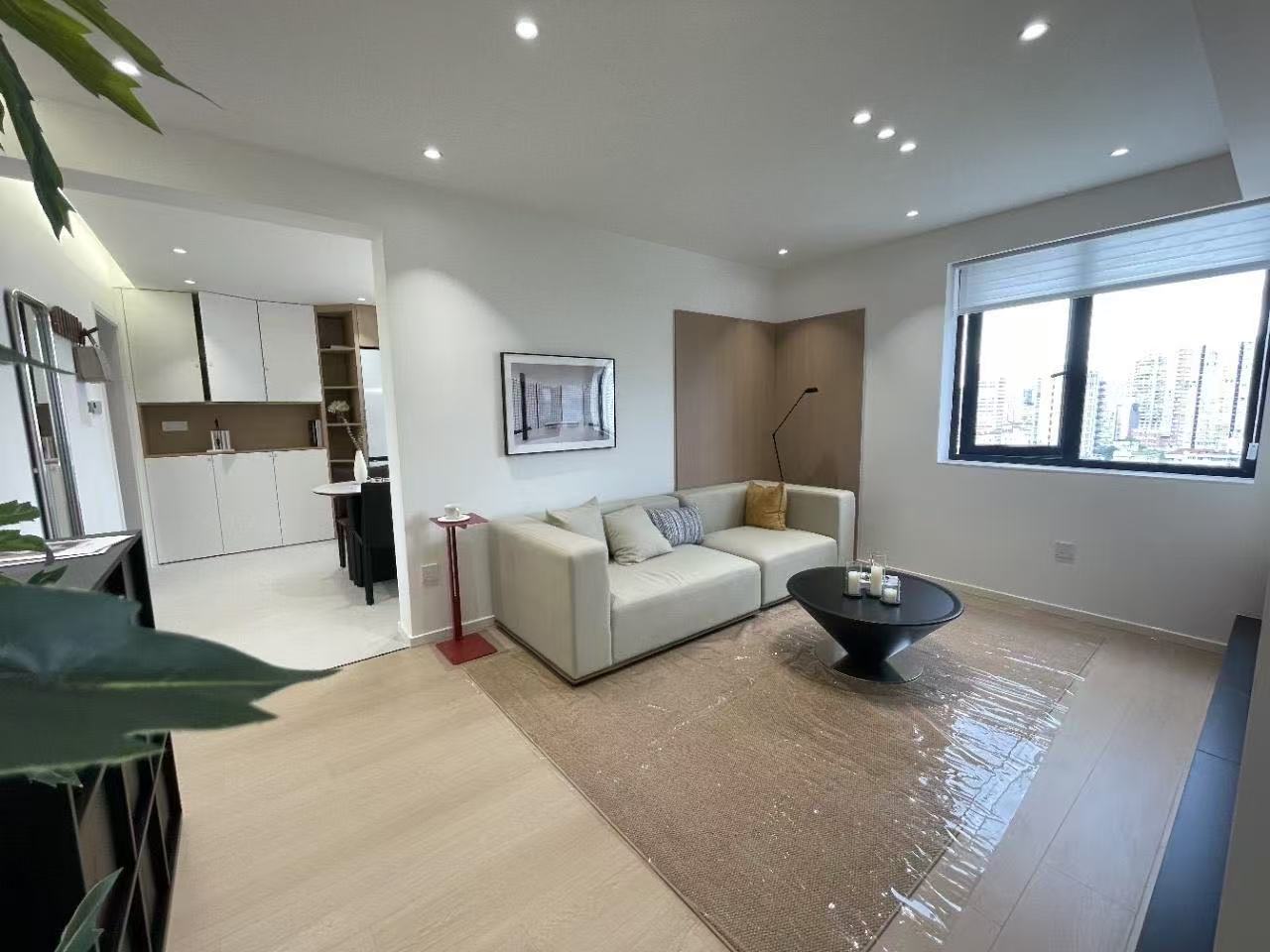 静安寺商圈，步行到久光5分钟，电梯高区景观房精装修  拎包入住