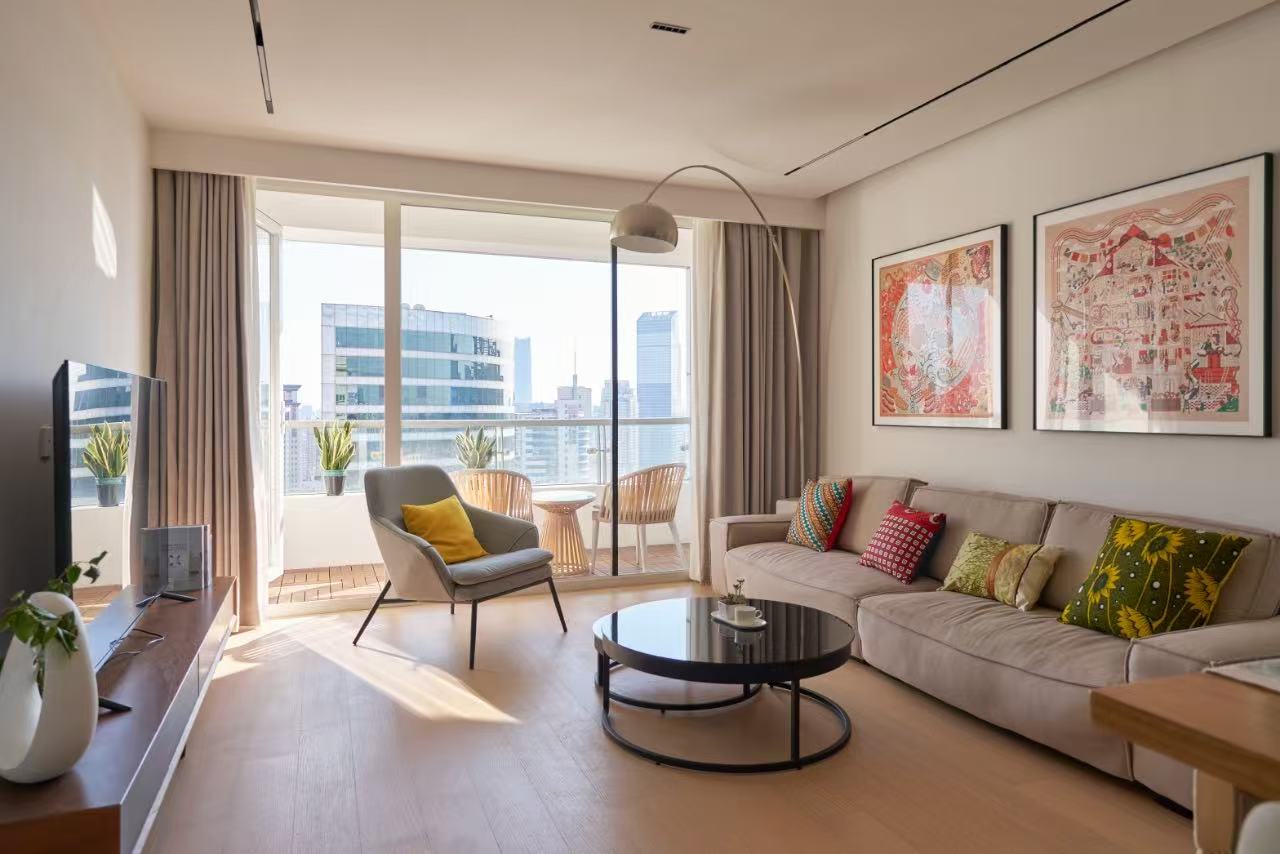 愚园路江苏路路口  电梯新公寓  小区带会所  精装修