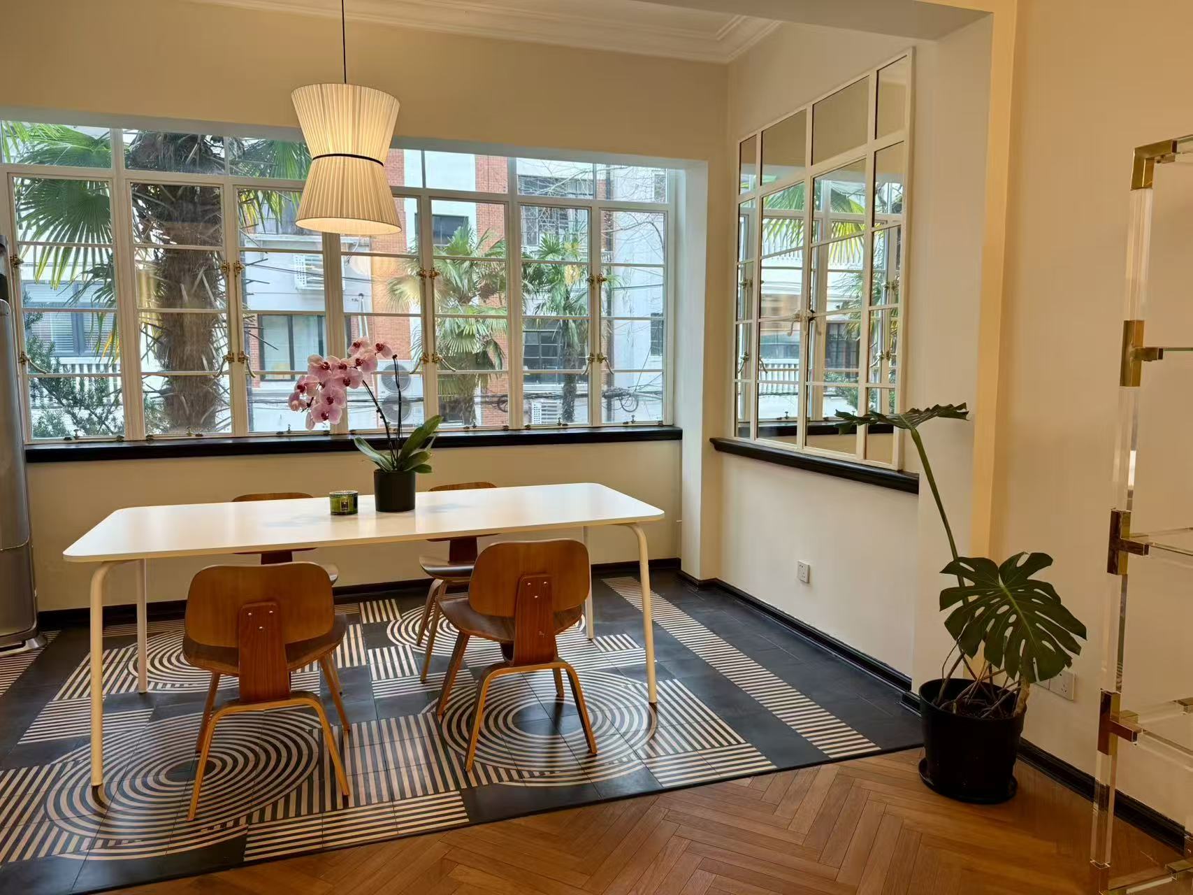 铜仁路绿房子对面的爱文公寓