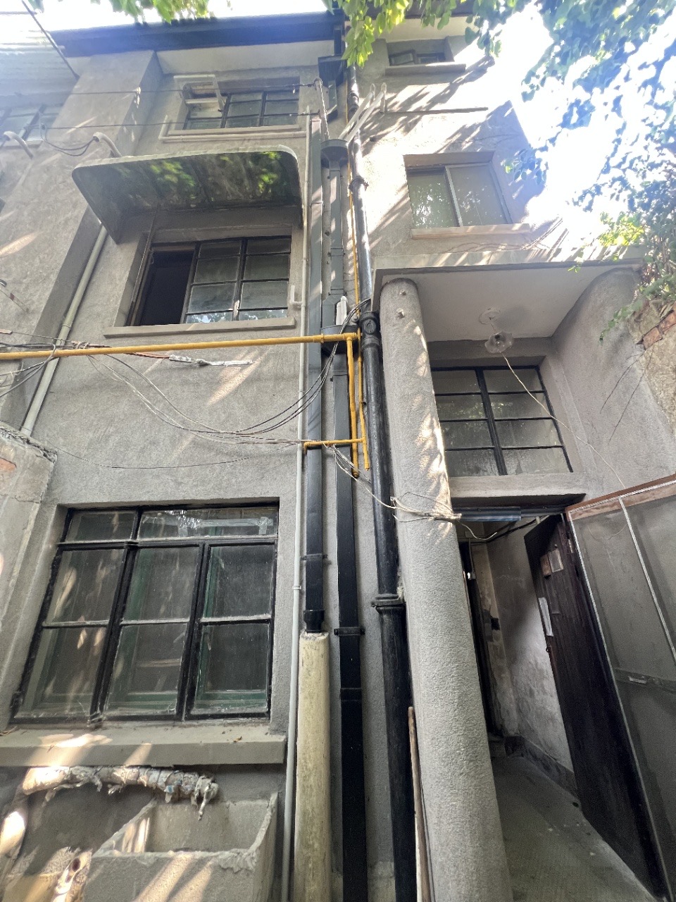 康平路整栋新里带双花园100平